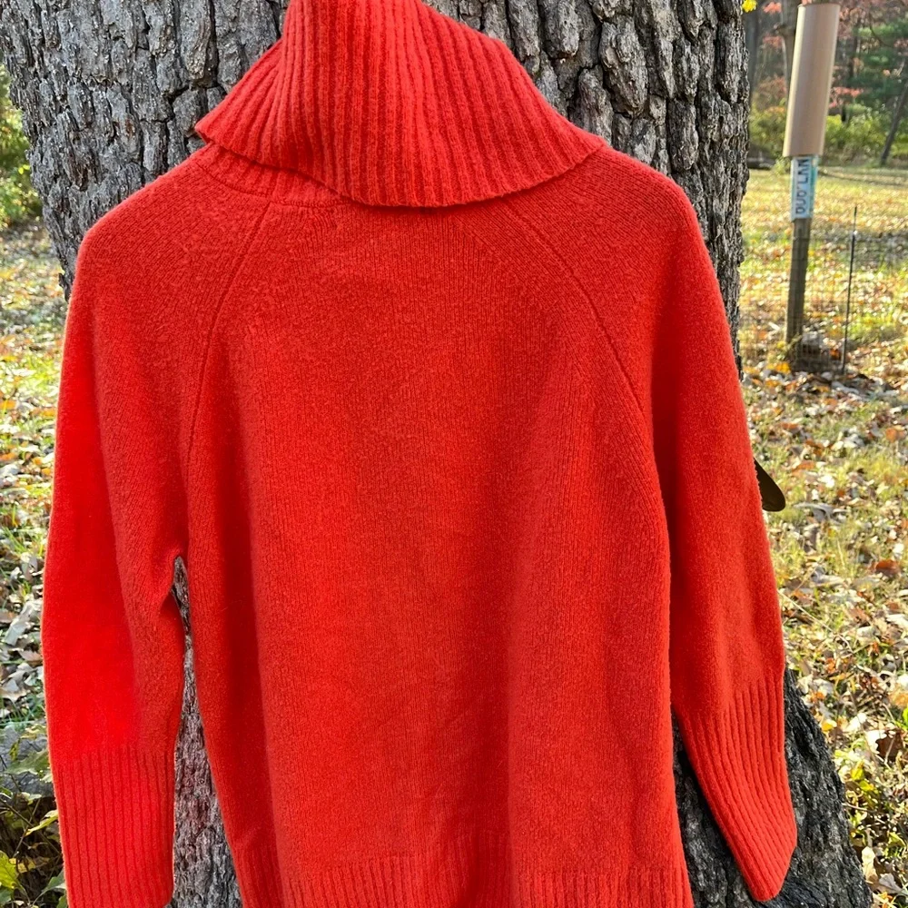 Banana Republic Wool Sweater in size M - Picture 4 of 4